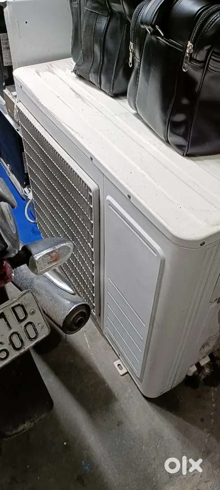 Carrier midea 2 ton cassette Ac new condition