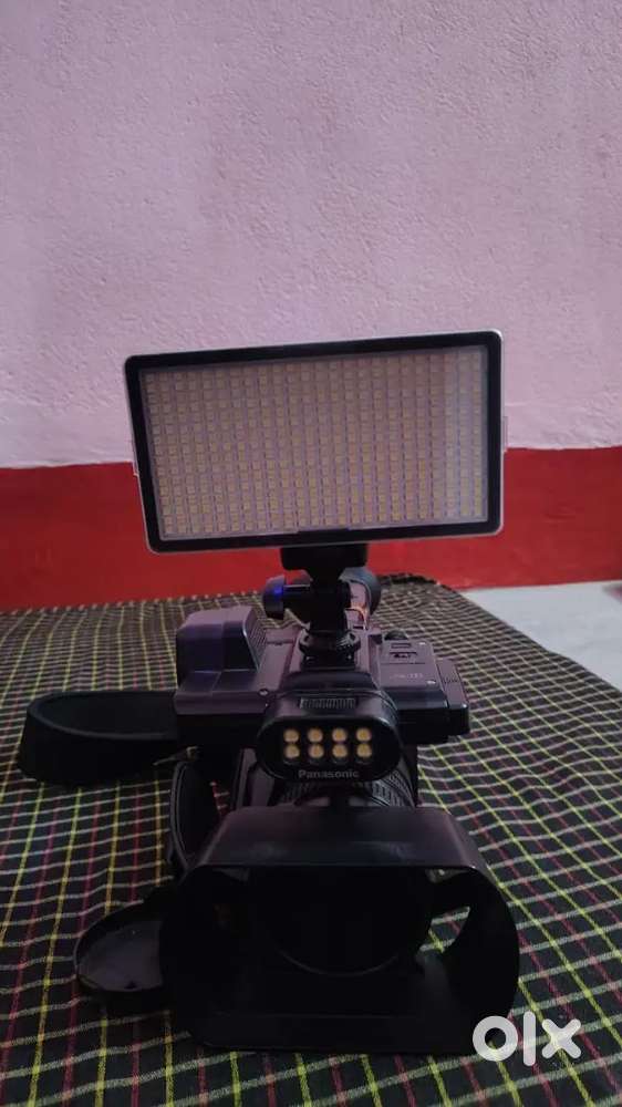 Nikon DSLR 7200 aur pv100 video cemra dc light battery bag