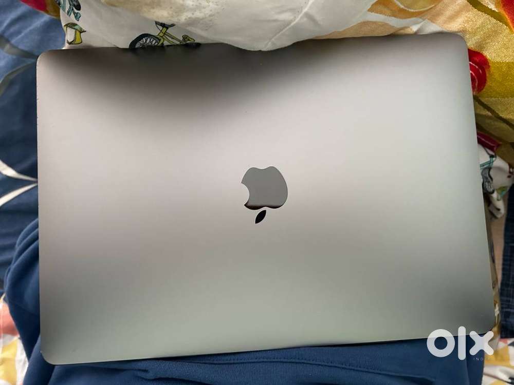 Macbook Pro 2022(Touchbar version)2 years old 8GBRAM , 256gb SSD