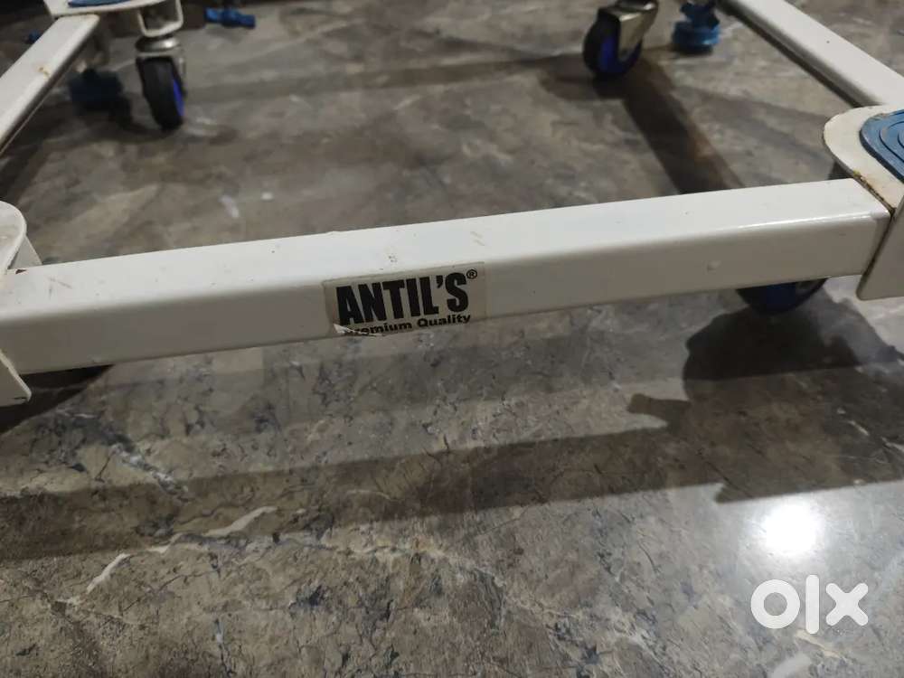Automatic washing machine stand