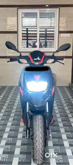 Aprilia SR160 Carbon Edition