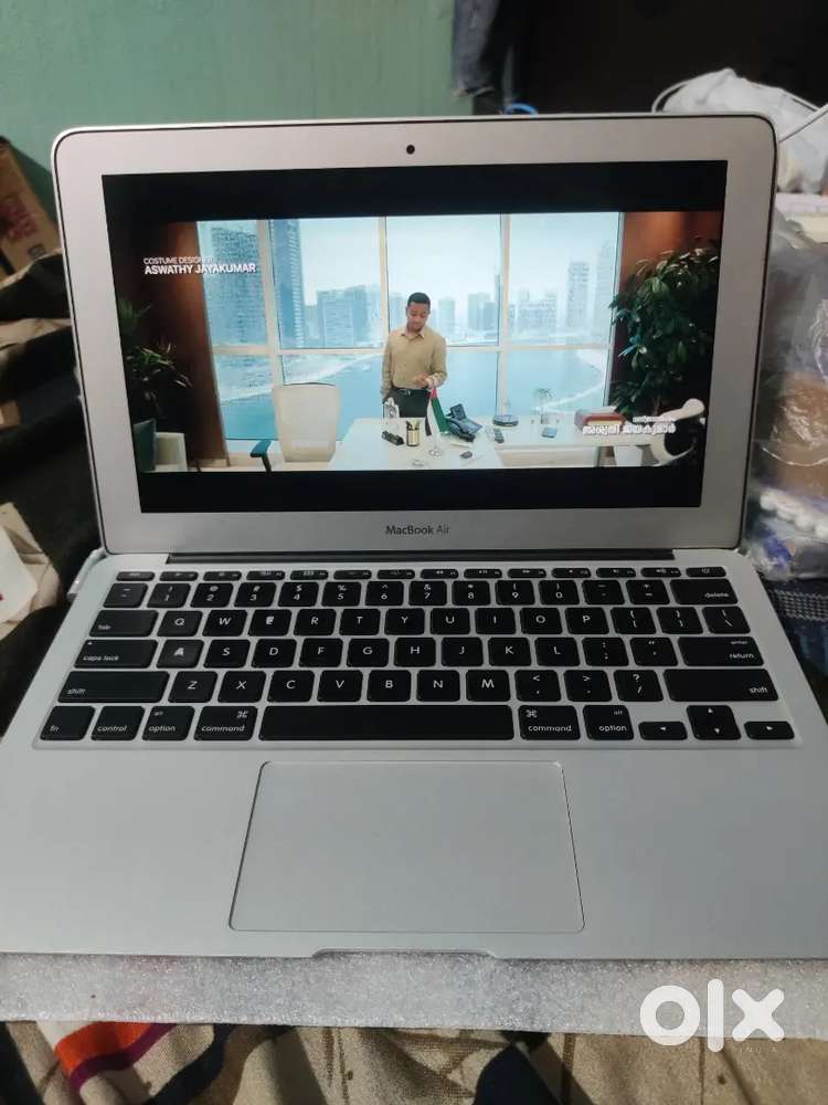 Apple Macbook Air A1370, 11 inch screen, 4gb Ram, 128gb HDD, Charger