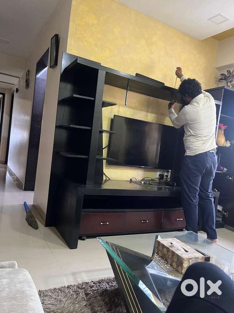 TV cabinet witb shelves for showpieces