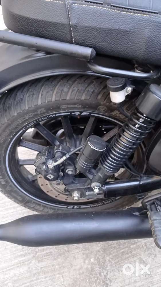 Jawa 42 selling in low cost