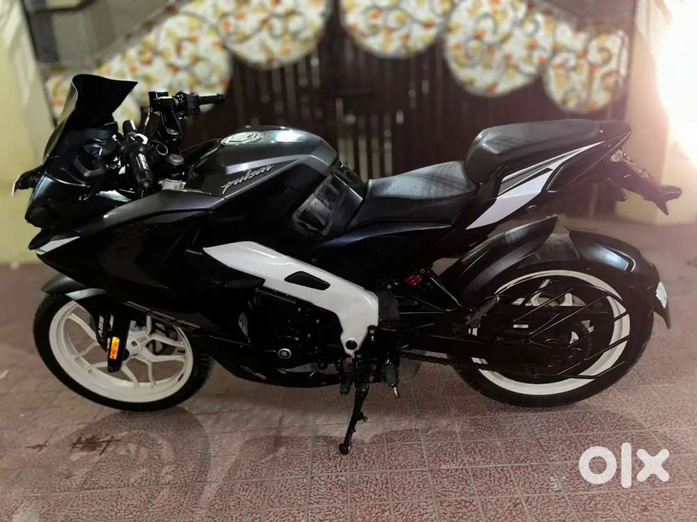 Bajaj pulsar rs200