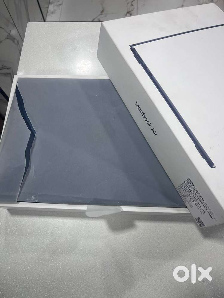 (Apple MacBook Air M2 15-inch)