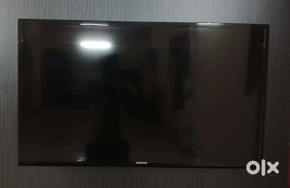 SAMSUNG TV 40 INCH +TV BOX