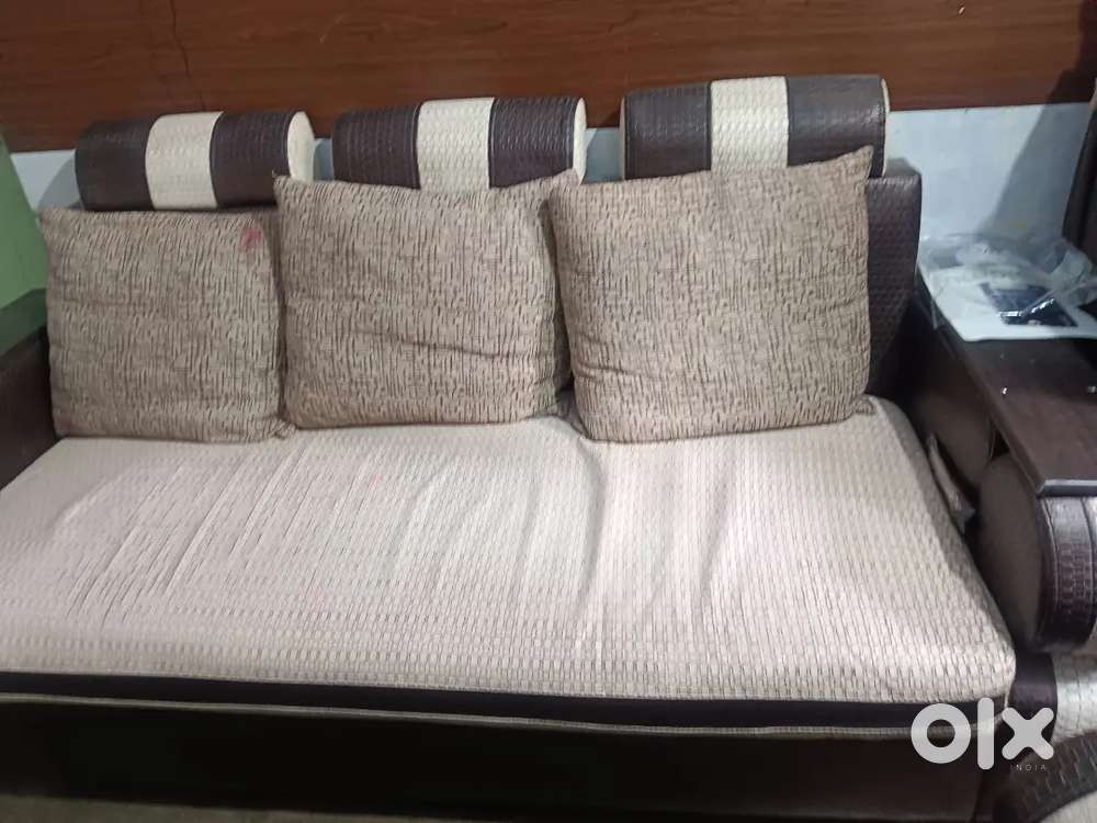 5 seater sofa set with cushion