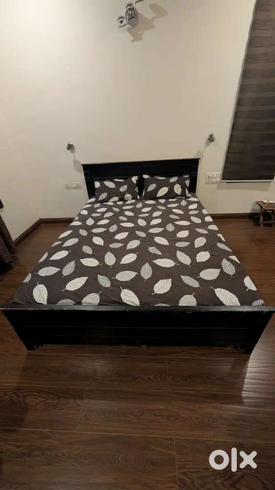 Queen size Bed