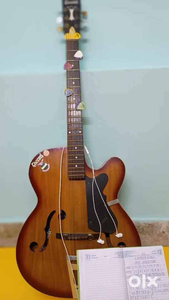 Gibson aquestic guiter