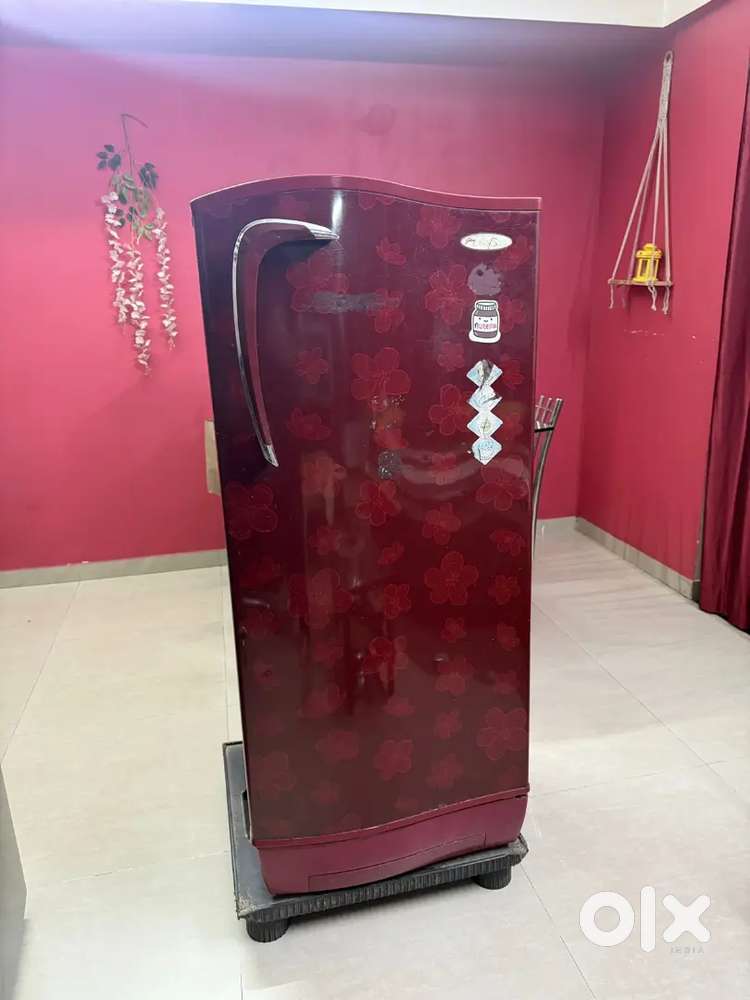 Godrej 181L 5 Star Single Door Refrigerator -- Floral Maroon Design