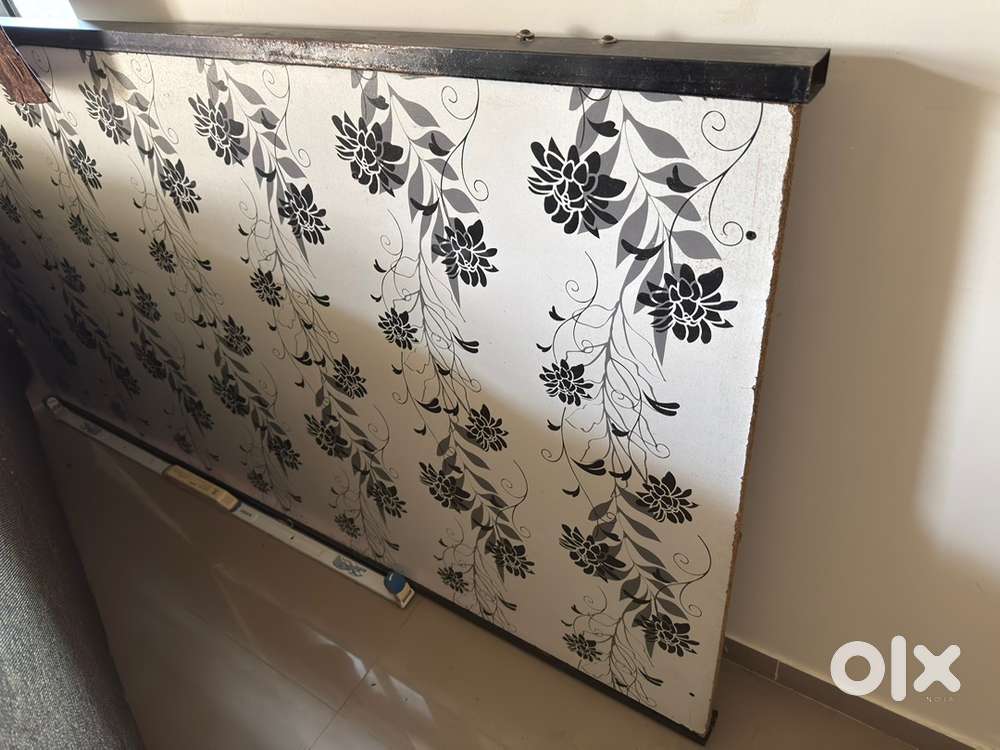 Foldable metal single cot for sale at 3500