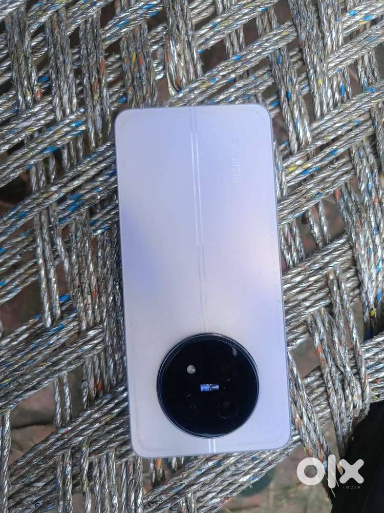 Realme 12. 8 GB ram. 128 GB storage 10 mhine chala hua h 1 month ki w