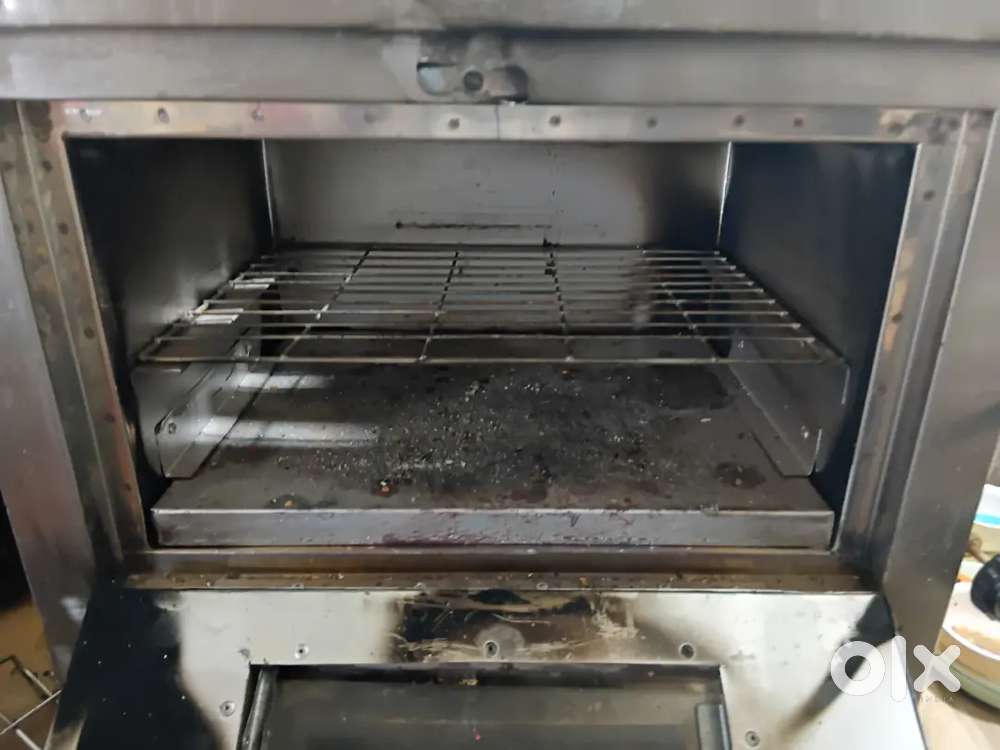 Urgent sale gas oven 5 month old