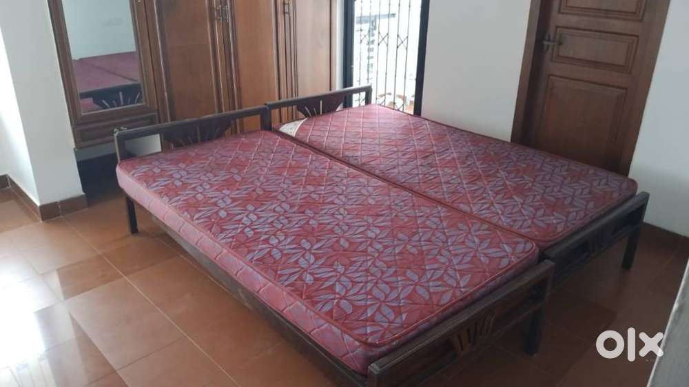3 BHK SEMI FURNISHED FLAT FOR FAMILY
