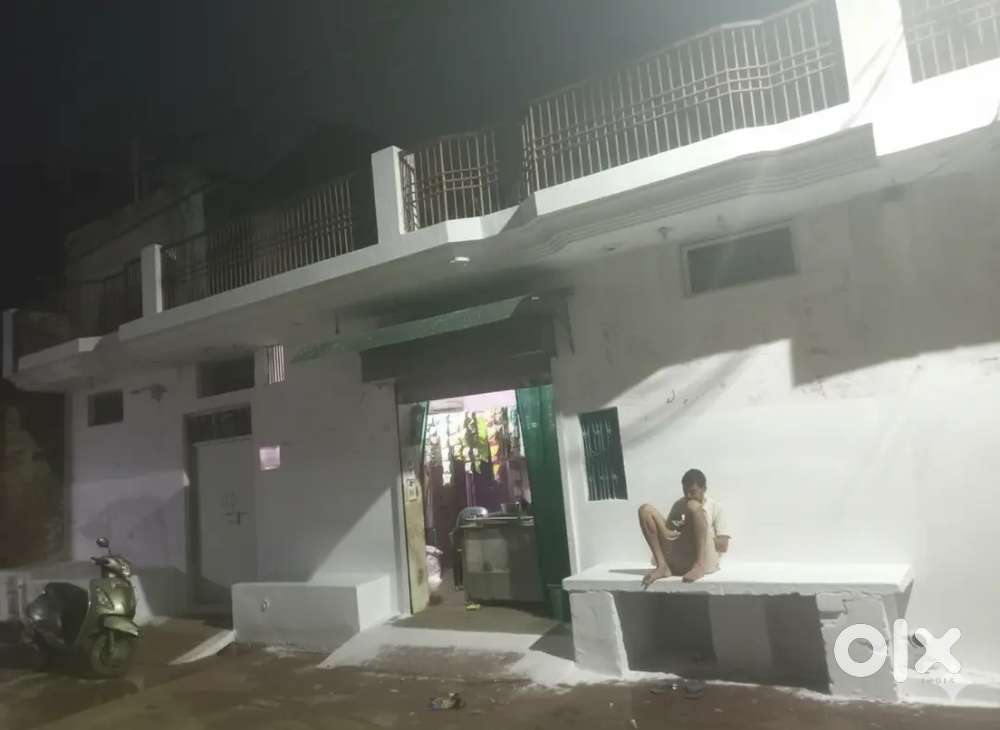 House on prime location 1850 square feet 7 Bedroom