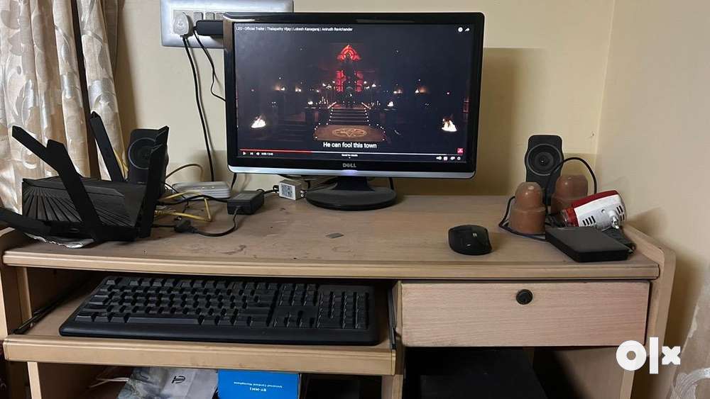 Gaming PC (NVIDIA Geforce GTX 1050ti) with pc table