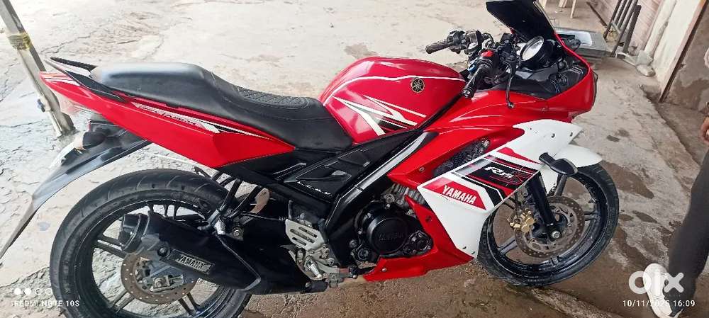 Yamaha R15 V1