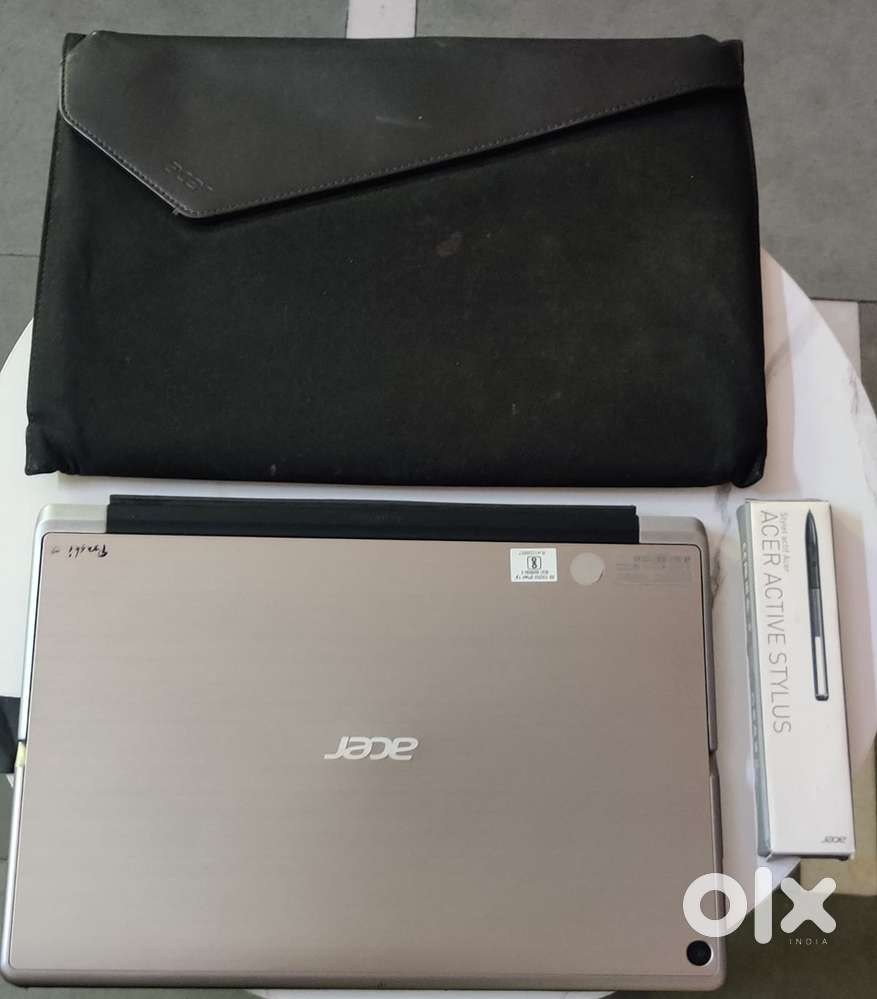 Acer switch inter core i5 6th gen 6200U (Touchscreen with keyboard)