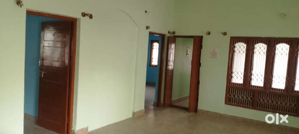 2BHK house with borewell and parking available for rent