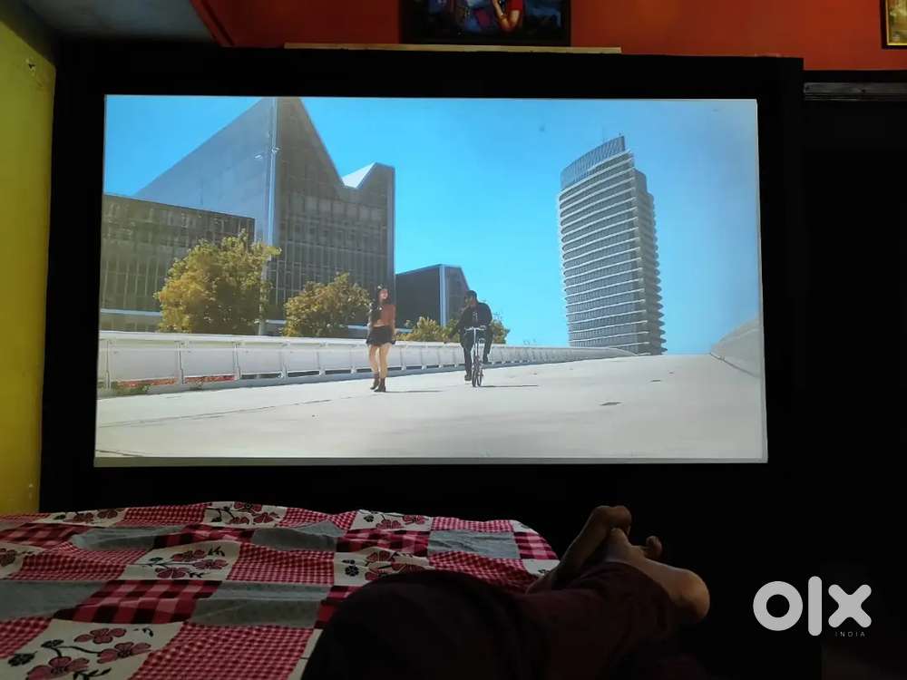 wzatco yuva plus projector and pulling tipe screen