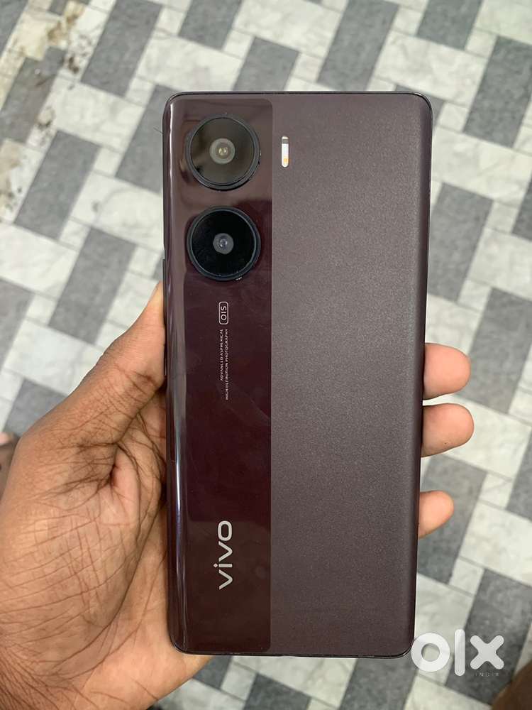 VIVO V29E 8 RAM 128 GB INTERNAL MEMORY MOBILE AT GOOD CONDITION