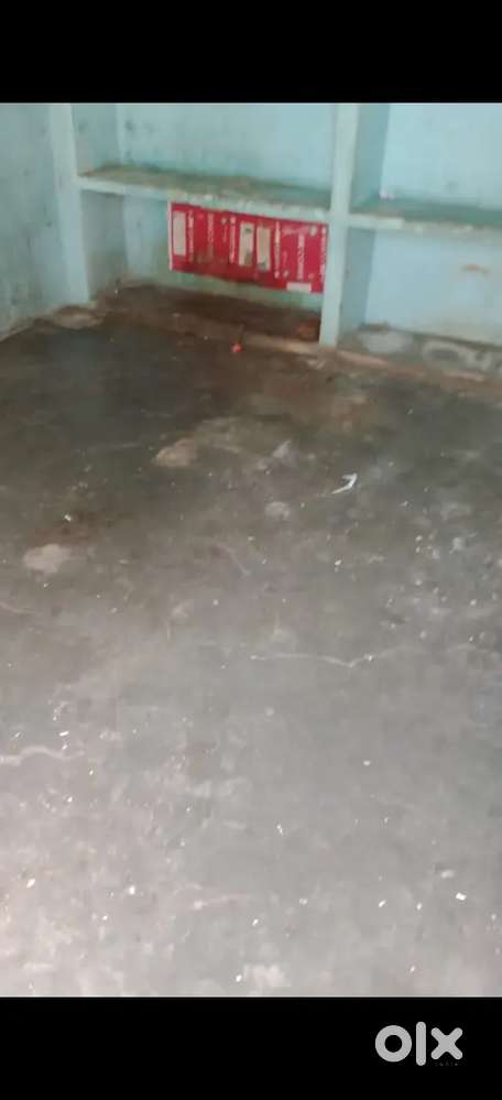 Single independent room available