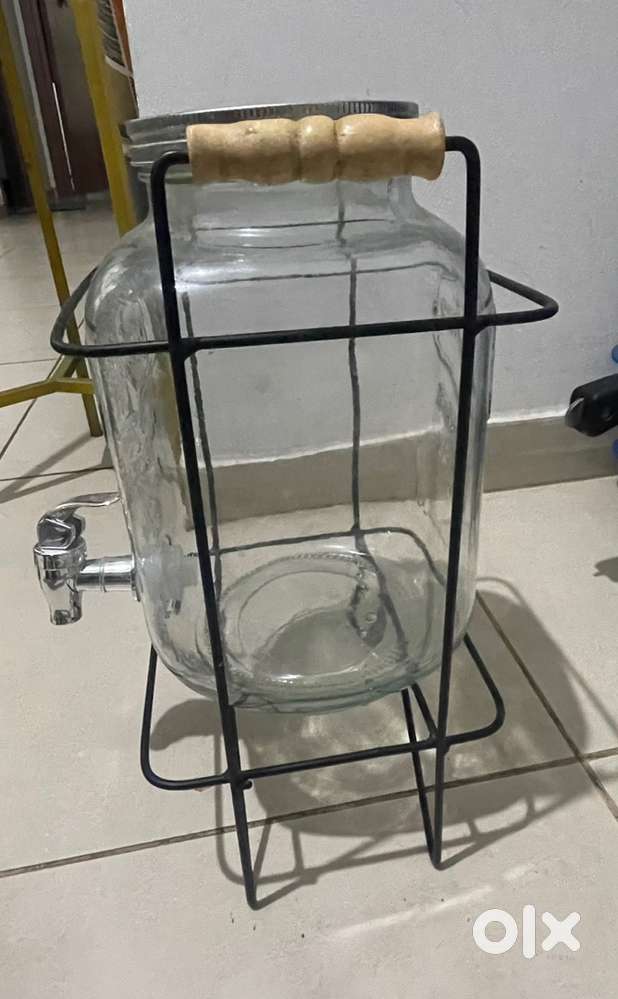 Glass water dispenser