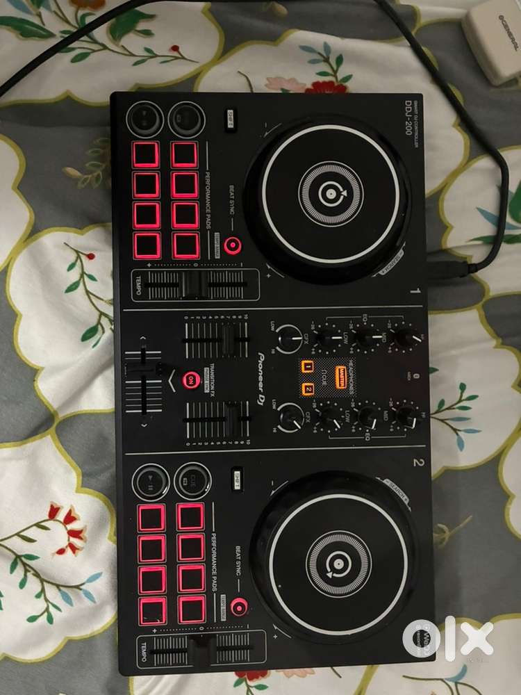 Smart DJ controller DDJ 200