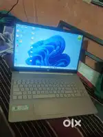 Lenovo leptop i3
