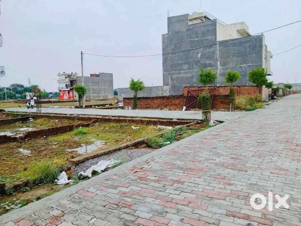 Ekana stadium ke nikat outer ring road se lagi side me plot lda se noc