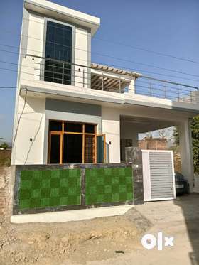 House of 25/52 plot size of 1cr