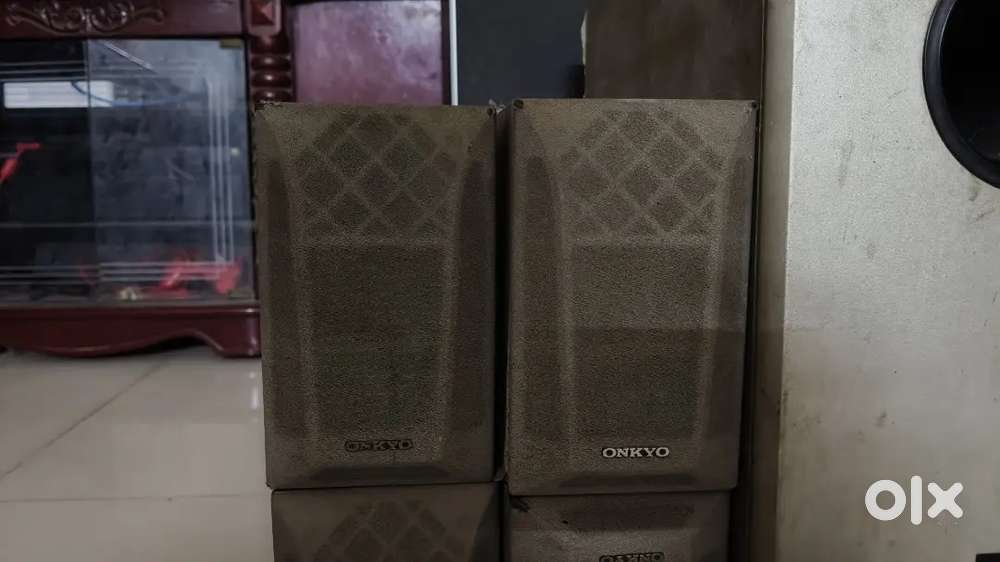 Onkyo 5.1 speaker with woofer