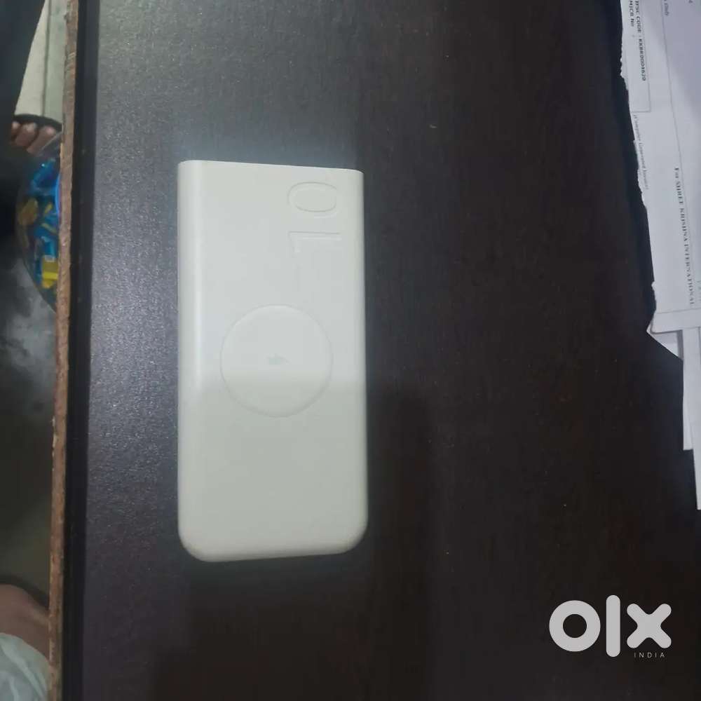 Samsung Power Bank two days huye liye one year's ki warranty Bhi