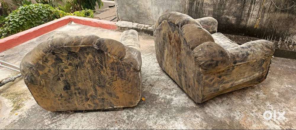 2 sofa of 1 seater