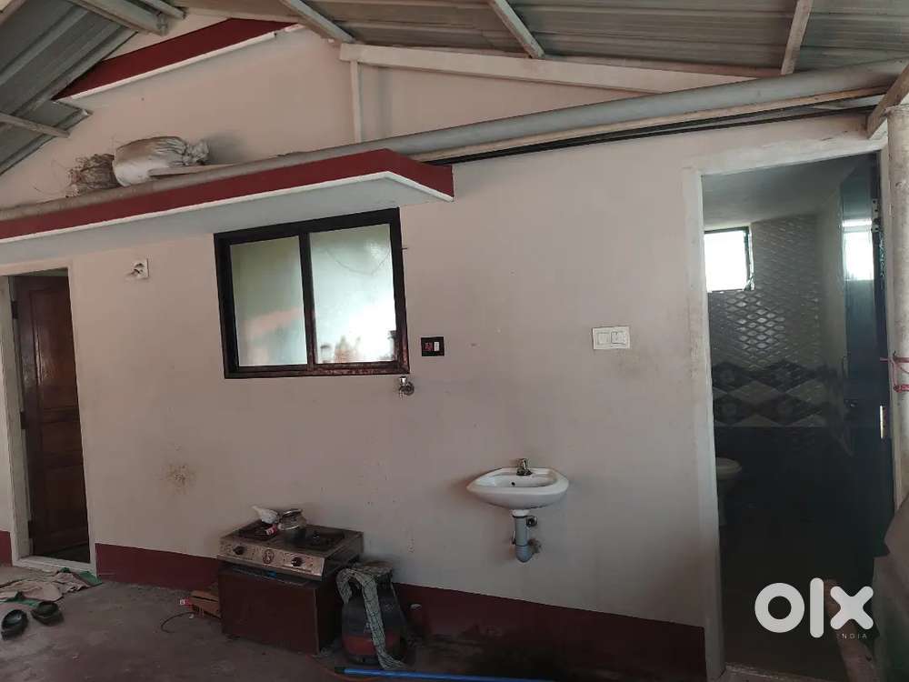 It's a single room 1 or 2 persons can stay aramse terrace available