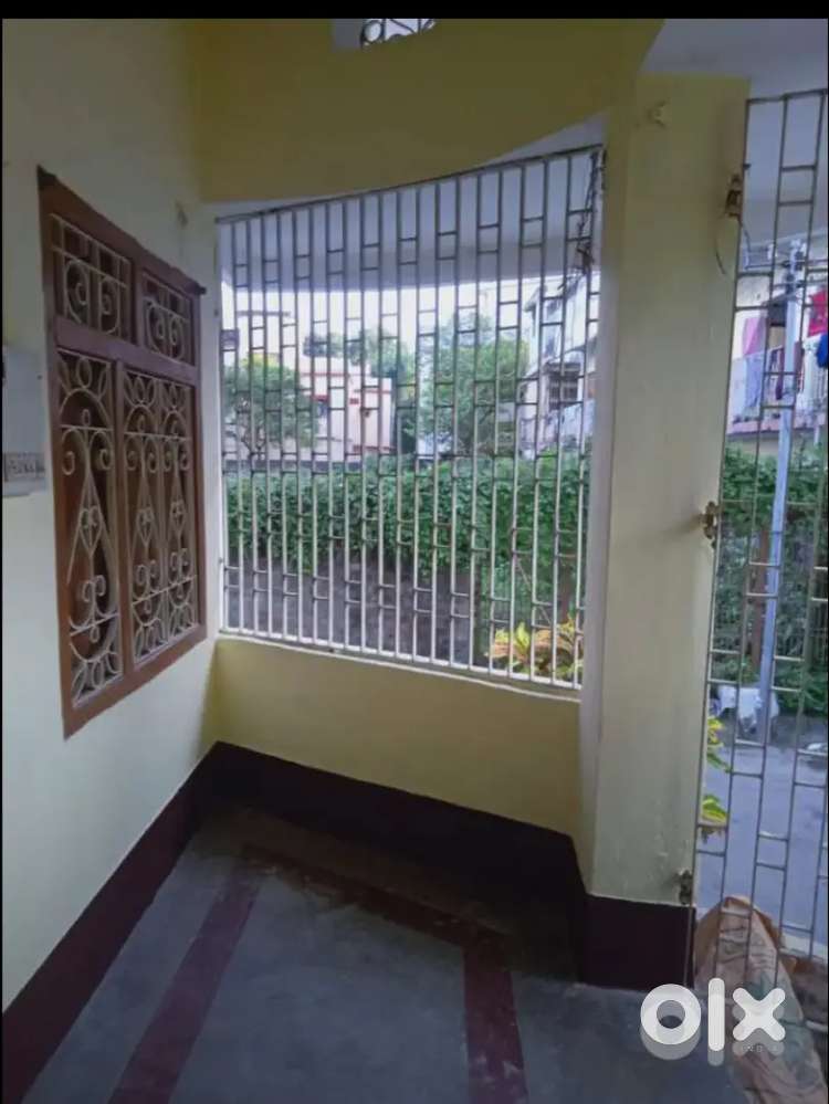 2BHK FLAT FOR RENT in Gannipur, Near Mahindra Service centre.
