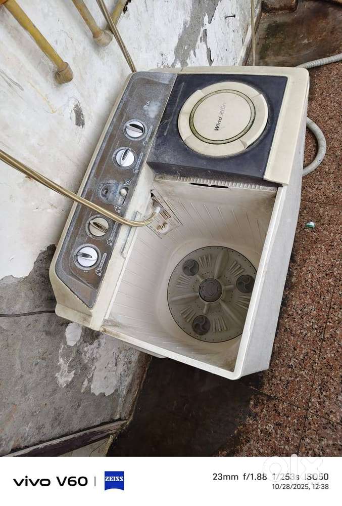 LG semi automatic washing machine