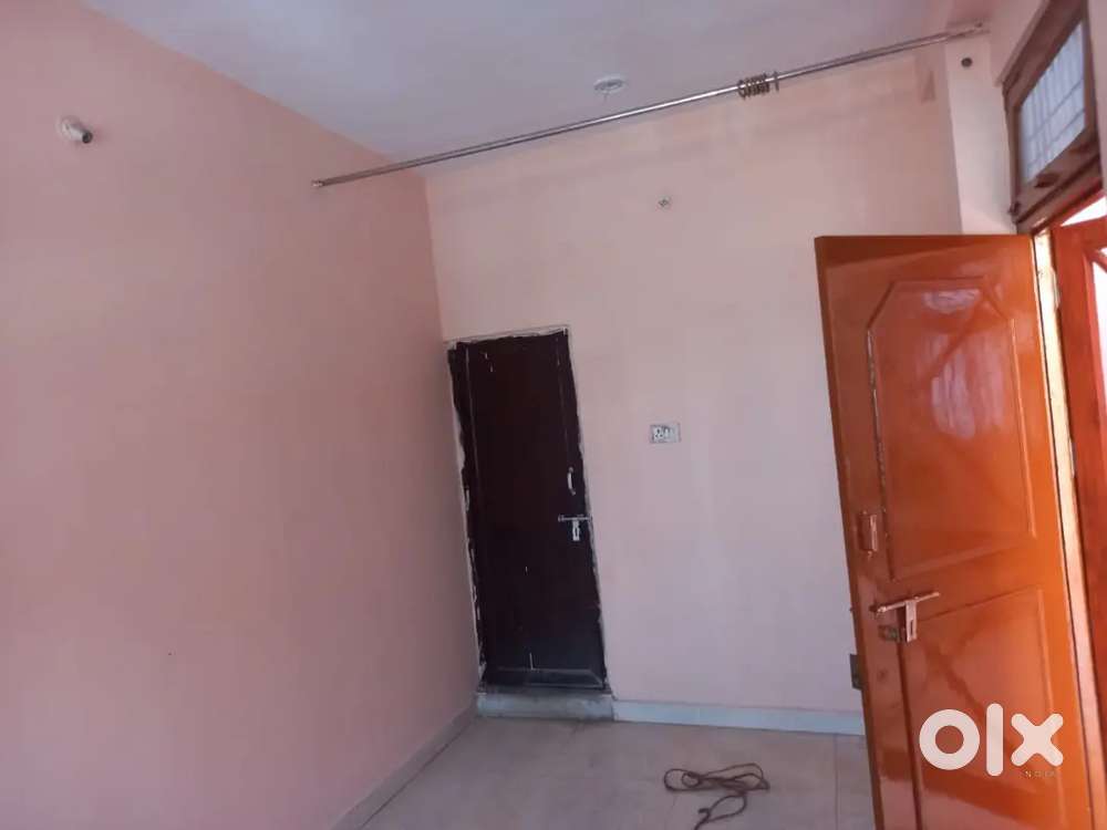 2 room 1 kitchen available