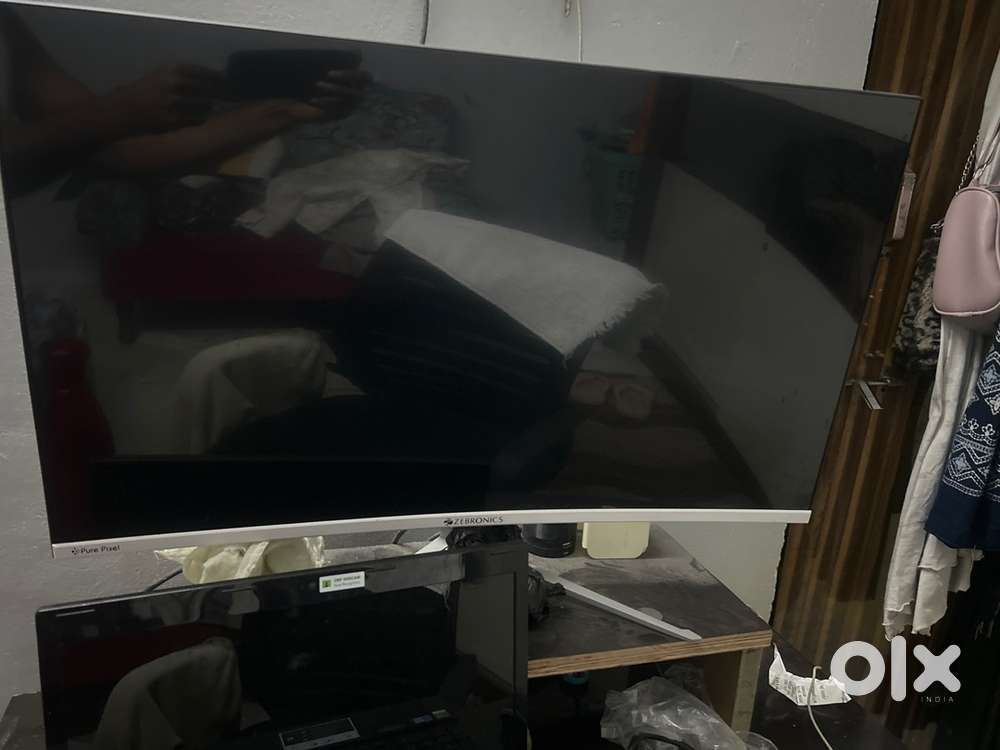 Zebronics ZEB-AC32FHD 32 inc Curved Full HD monitor
