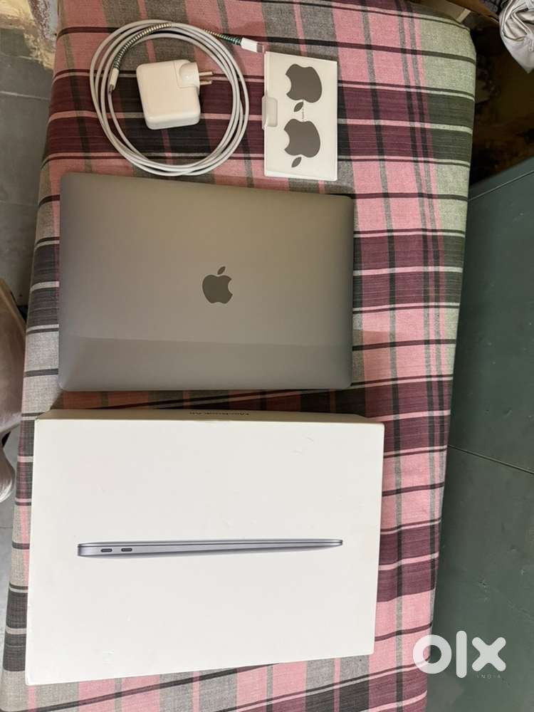 MacBook Air M1  100% Battery Health  Used only for a month