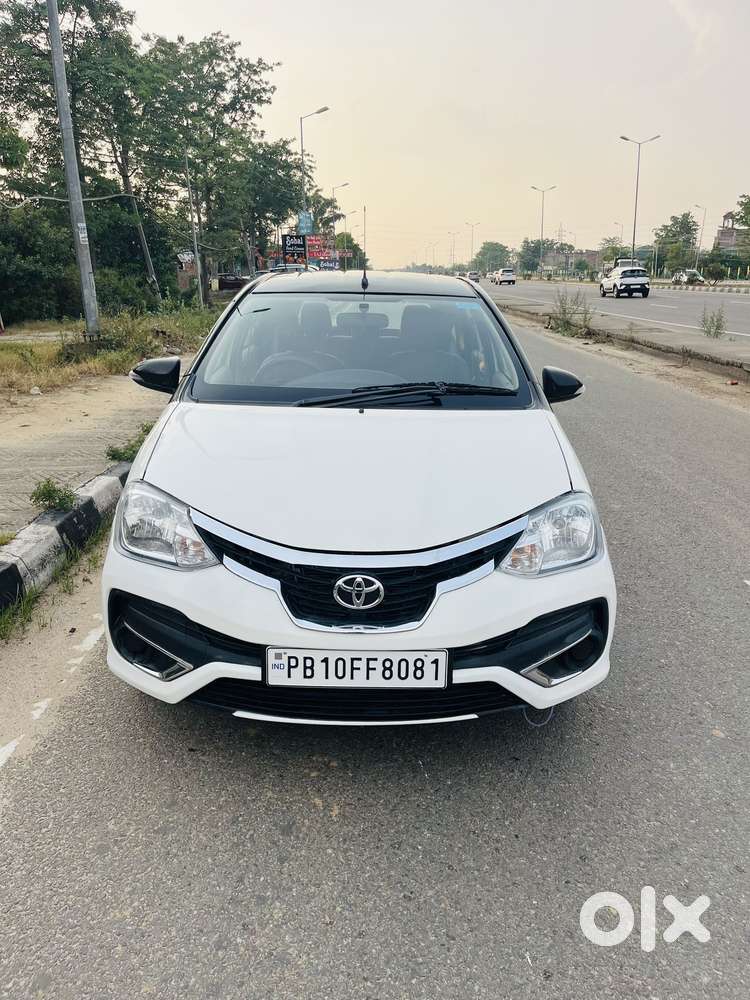 Toyota Etios Liva V Dual Tone, 2018, Petrol