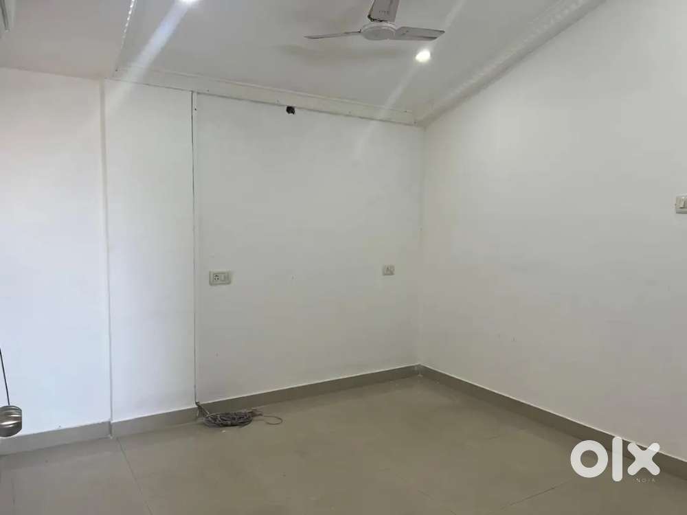 Shop for rent 30 sqmtr double height for 35 k at tamdimati stinez