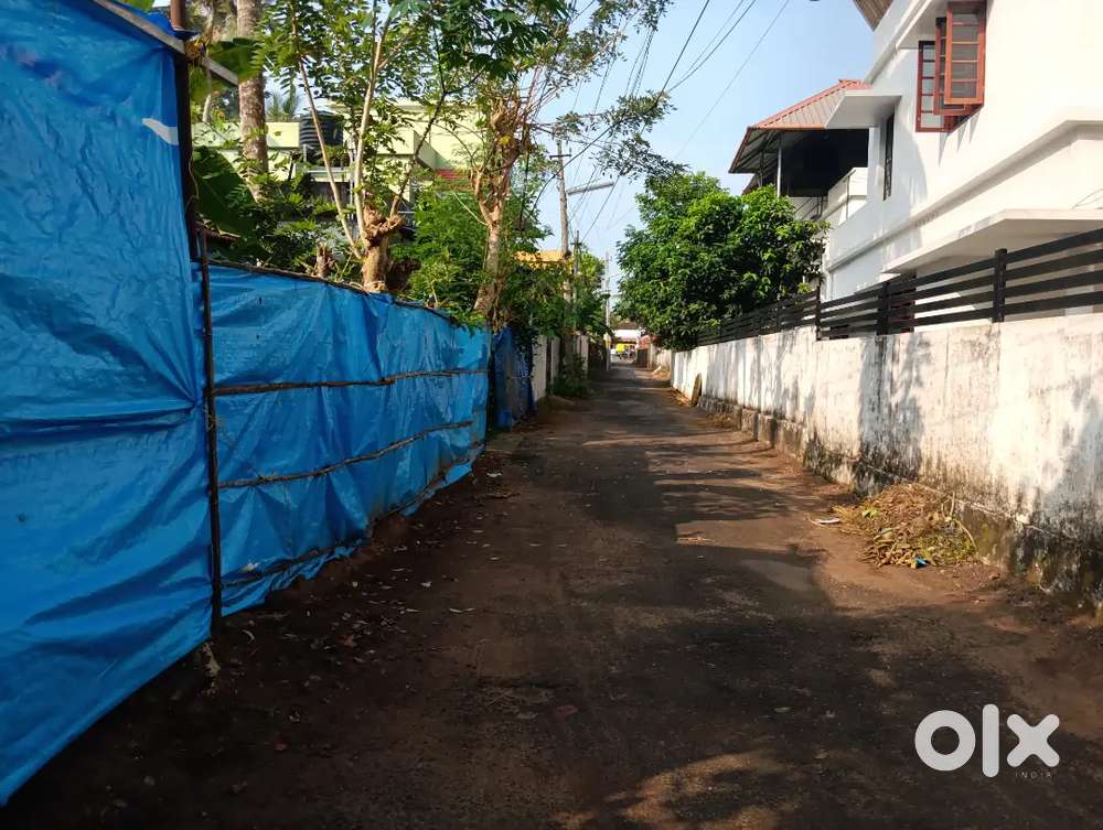 6 cent സൂപ്പർ house പ്ലോട്ട് thrippunithura city mekkara road near