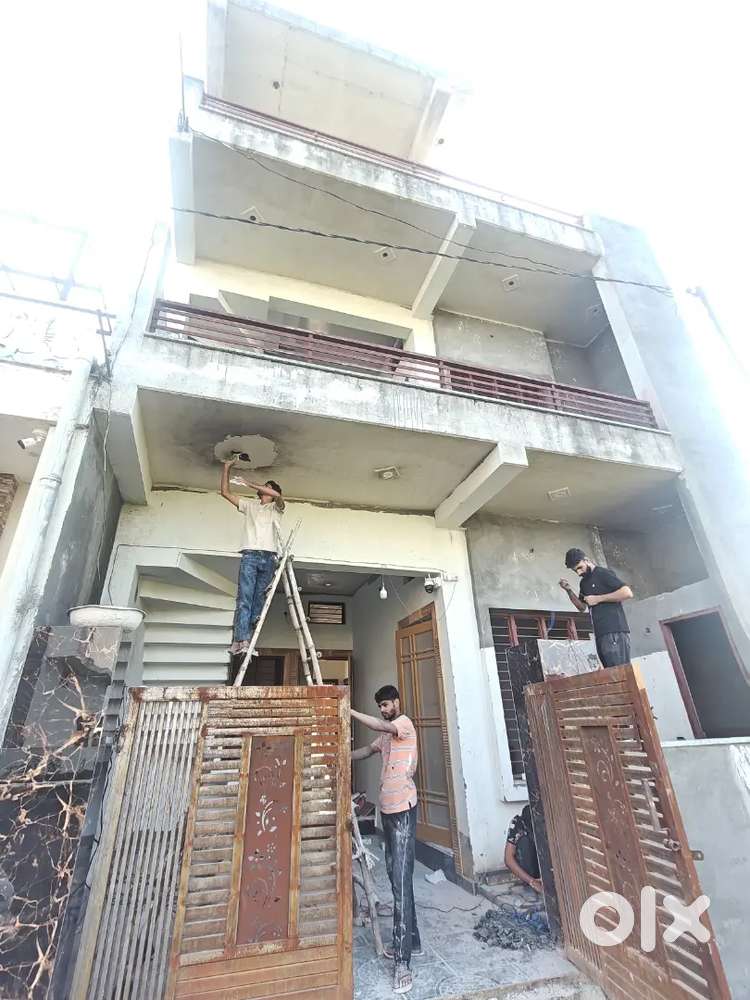 Duplex house 20 feet road dead end house  400 miter  main road se