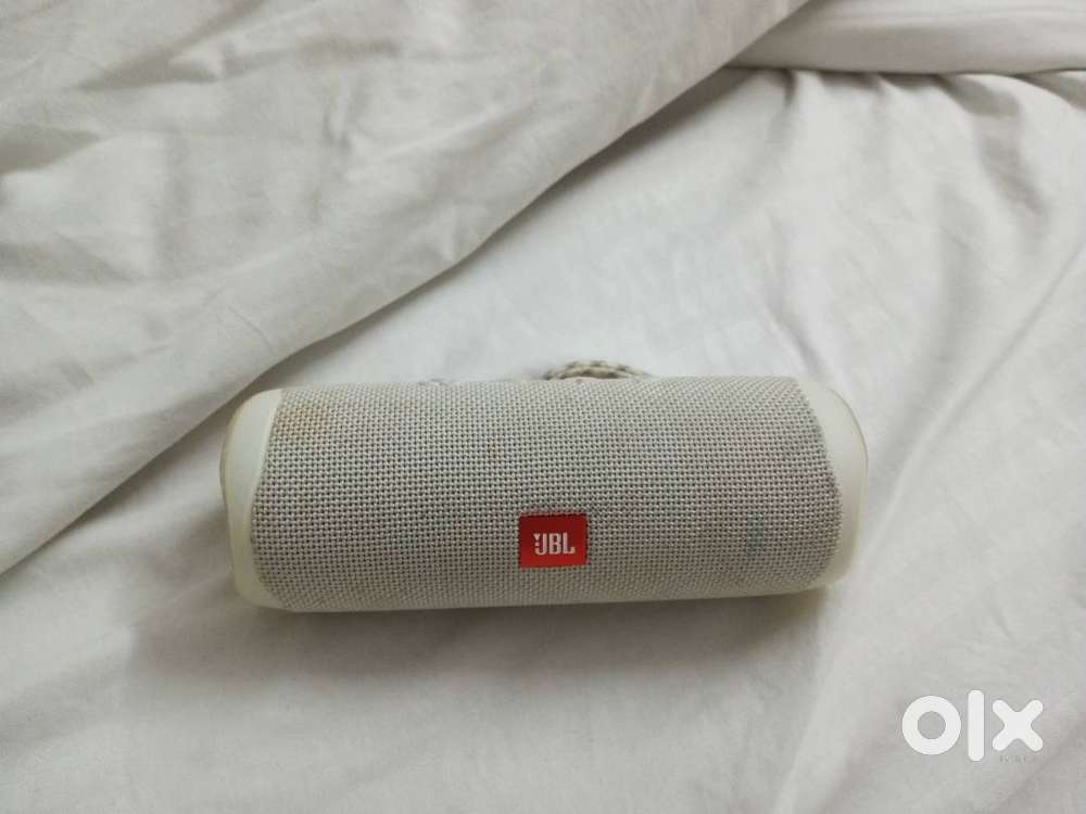 JBL FLIP 5 PORTABLE SPEAKERS