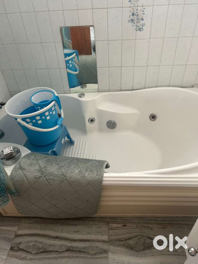 Zakuzi tub for bathroom