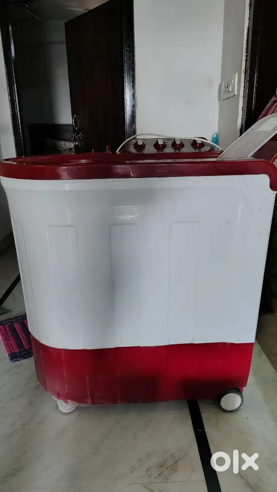 Whirlpool semi automatic washing machine