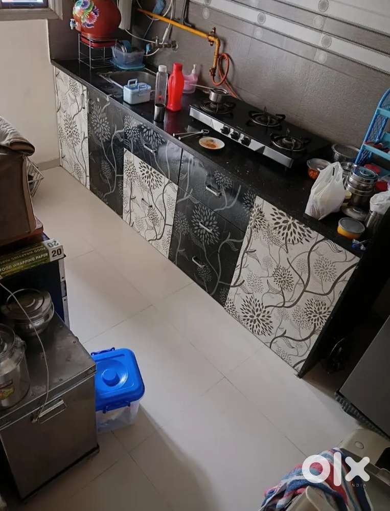 2 BHK flat Divine life international scho.ol ke bagal 5th floor