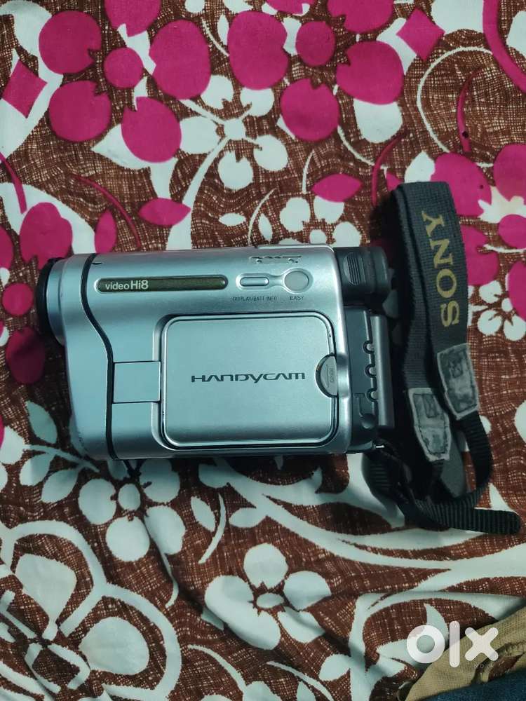 Sony camera CCD-TRV138 Hi-8 Handycam Analog Camcorder